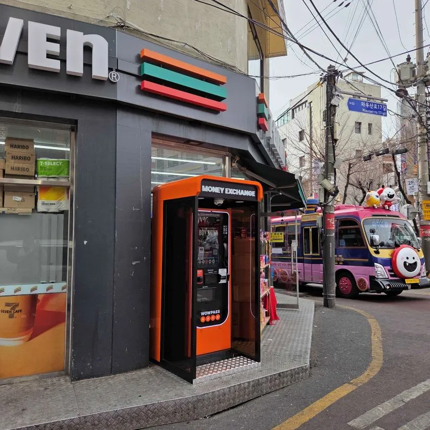7-Eleven 弘大本店 - 照片 2