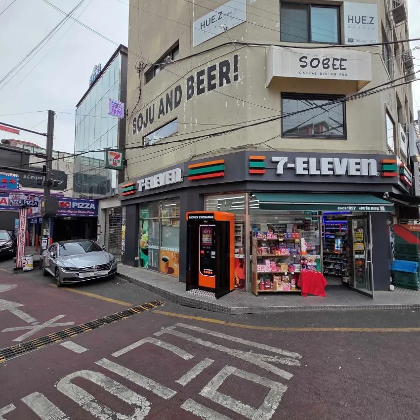7-Eleven 弘大本店 - 照片 3