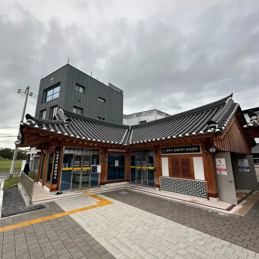 Emart24仁寺洞店 - 照片 1