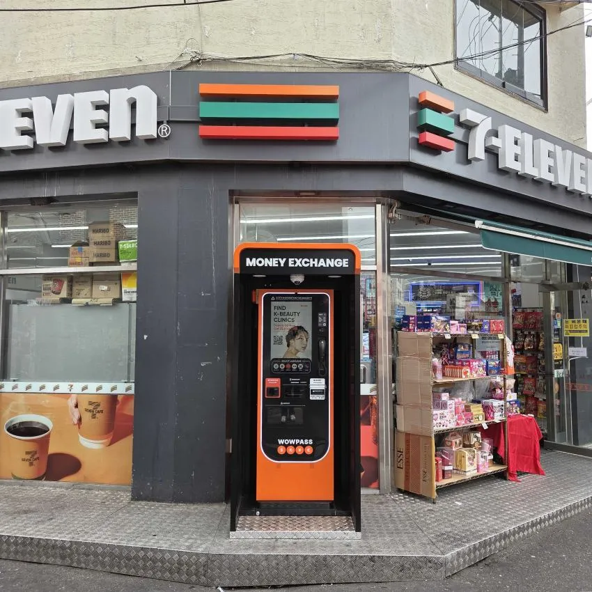 7-Eleven 弘大本店 - 照片 1