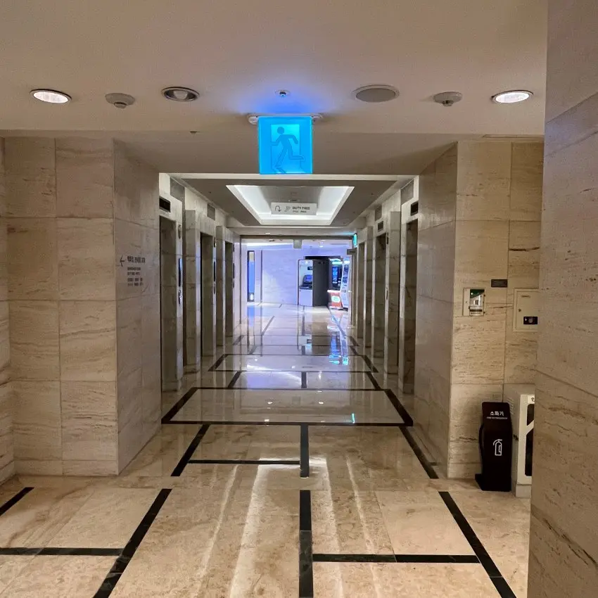 樂天百貨明洞本店 Avenuel B1（電梯附近）
