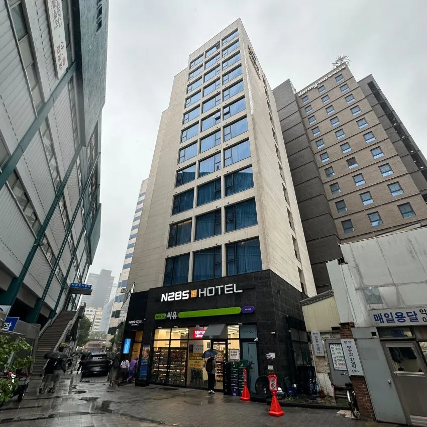 7-Eleven弘大中央店 - 照片 1